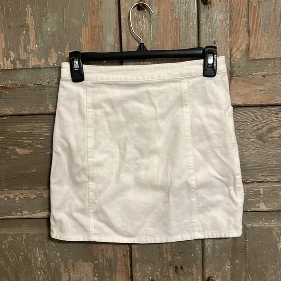 #209 Hurley White Denim Button Up Skirt - Picture 2 of 5